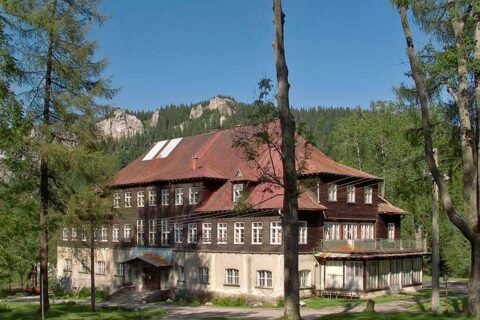Budynek dawnej Szkoły Domowej Pracy Kobiet w Kuźnicach (2005 r.)