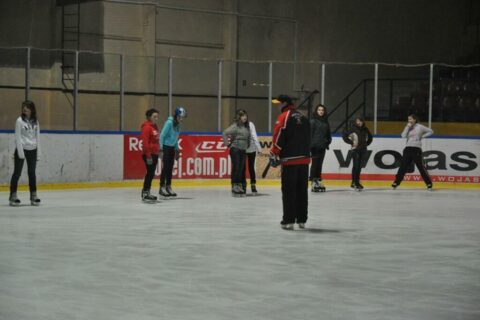 Żeńska sekcja hokeja podczas treningu_9