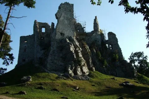 Skalka hrad Hrusov S