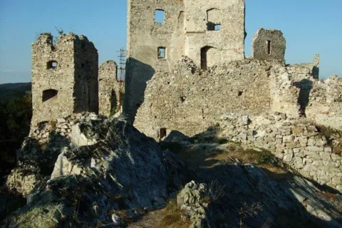 Skalka hrad Hrusov Z