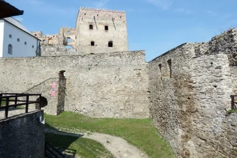 ruiny zamku w Starej Lubowli