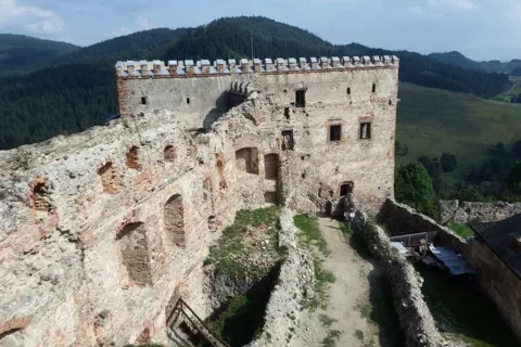 ruiny zamku w Starej Lubowli