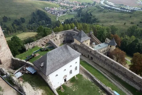 zamek w Starej Lubowli