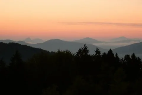 Sulovske vrchy na svitani z Keblia nad Puchovom