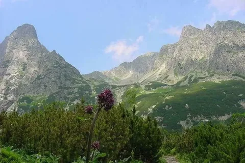 Jastrzębia Wieża - widok ze szlaku