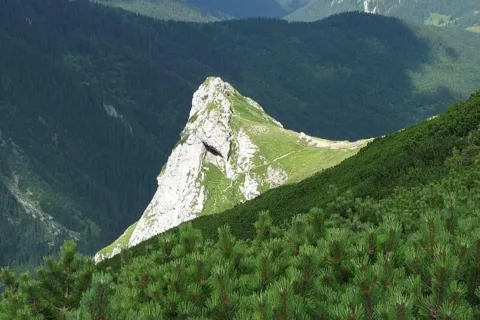 Siodłowa turnia- widok z pod Giewontu