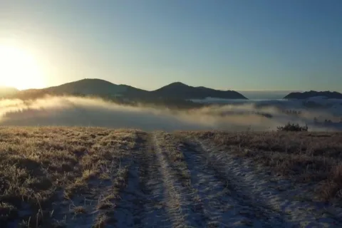 Rano na Paseke vzadu Lomy Helias Sielnicka hora