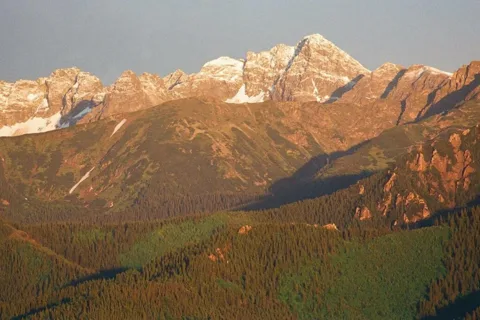 Tatry z  ulicy Salamandra w Kościelisku