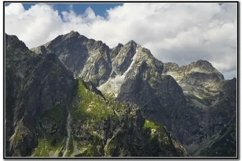 Rysy i Niżne Rysy na planie środkowym