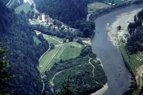 Widok z Okrąglicy na Dunajec i Czerwony Klasztor