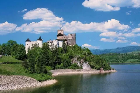 Zamek Niedzicki i zalew.
