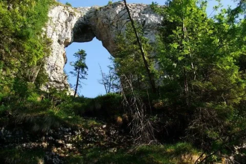 Okno v prirodnej rezervacii Ohniste