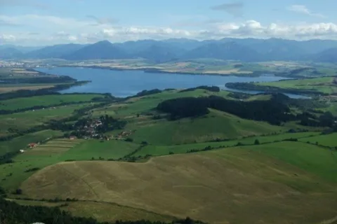 Izipovce Liptovska Mara Nizke Tatry zo stola Cerenovej