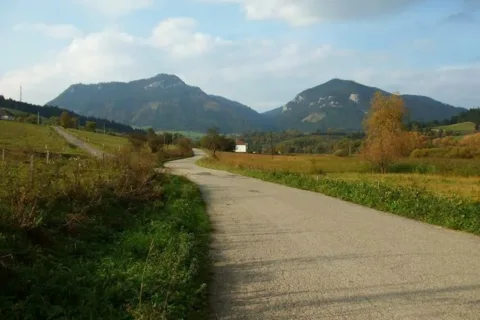 Krizovatka pri Bobrovniku Chodernacka Pravnac Anenska dolina Cerenova Lomy