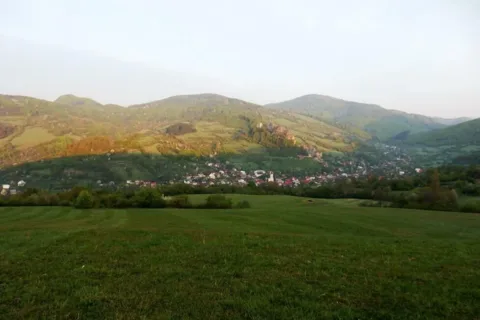 Lednica Lednicke bradla vzadu Kobylinec 911 m