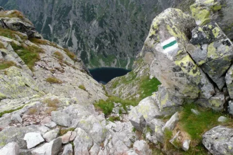 CZARNY STAW POD RYSAMI