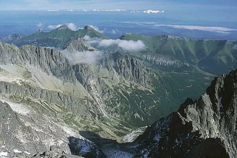 Dolina Białej Wody oraz panorama Tatr Bielskich