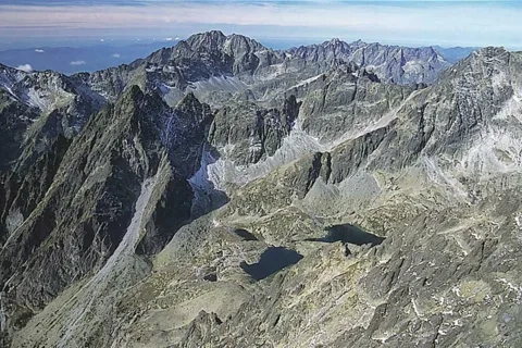 Panorama Tatr z Gerlachem w oddali oraz Spiskie Plesa