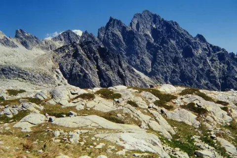 Strzelecka Turnia i masyw Pośredniej Grani