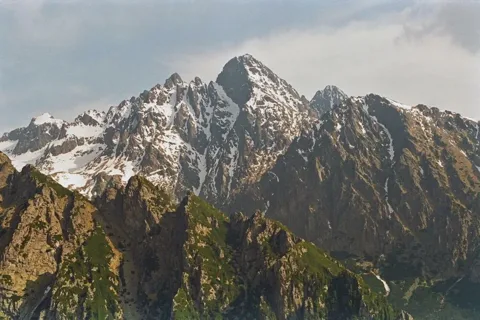 Słowackie Tatry Wysokie. Łomnica i grań Kościółków z drogi na Sławkowski Szczyt