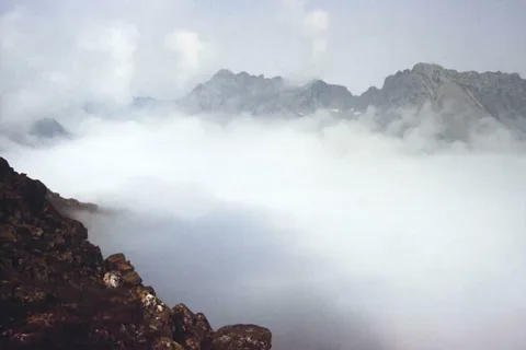 Morze mgieł dookoła