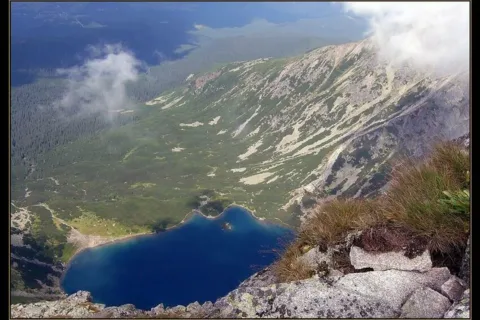 Zjeżdżalnia nad szafirowym okiem...