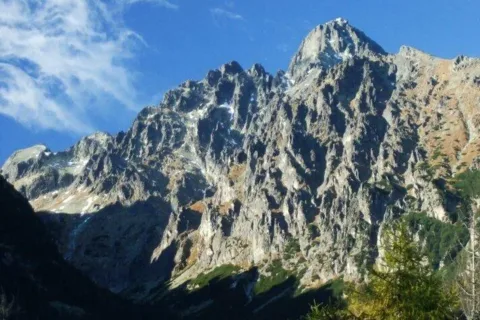 Pysny hreben Lomnicky stit ponad Lomnicky hreben