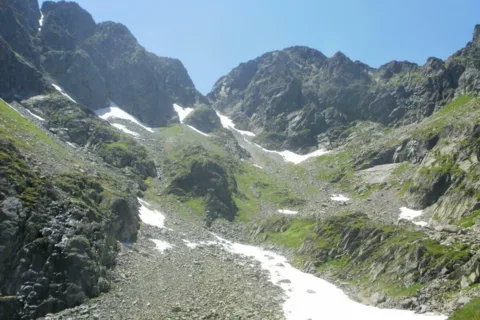 Widok na Mały Kozi Wierch(2228m n.p.m.) , Zawrat (2159m n.p.m.) i Zawratową Turnie (2247m n.p.m.)