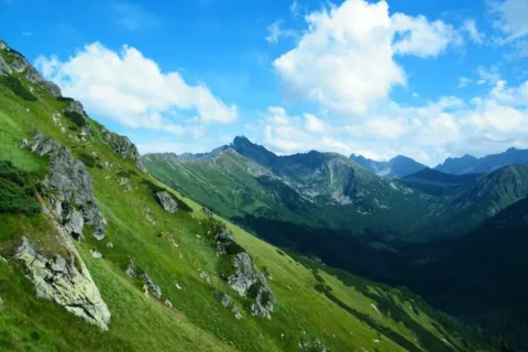 W oddali Tatry Wysokie