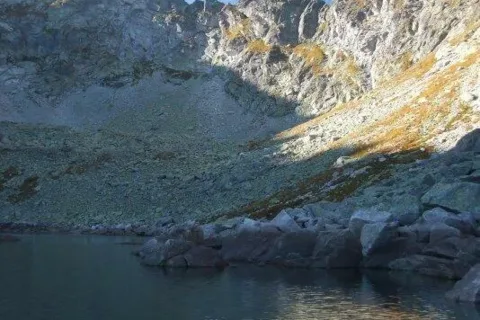 Veza nad Okruhlym Strbska vezicka do Strbskeho kotla Capie pleso