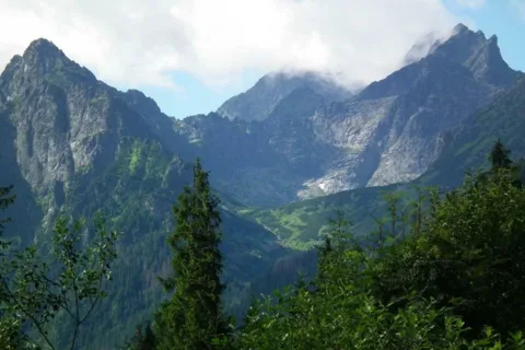 Widok na Tatry wysokie z Równi nad Kępą