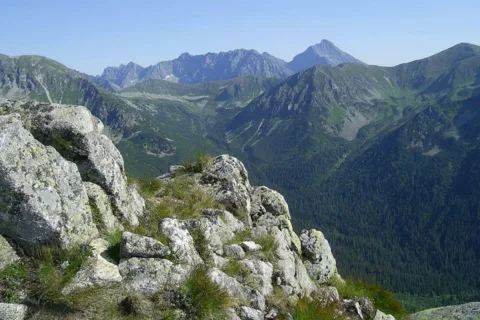 Widok na Krywań z czeronego szlaku na Kasprowy