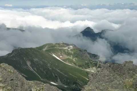 Spojrzenie z góry na Kasprowy i Giewont