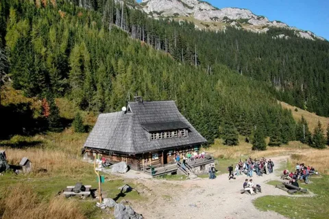 RZECZ O BYWALCACH GÓR
