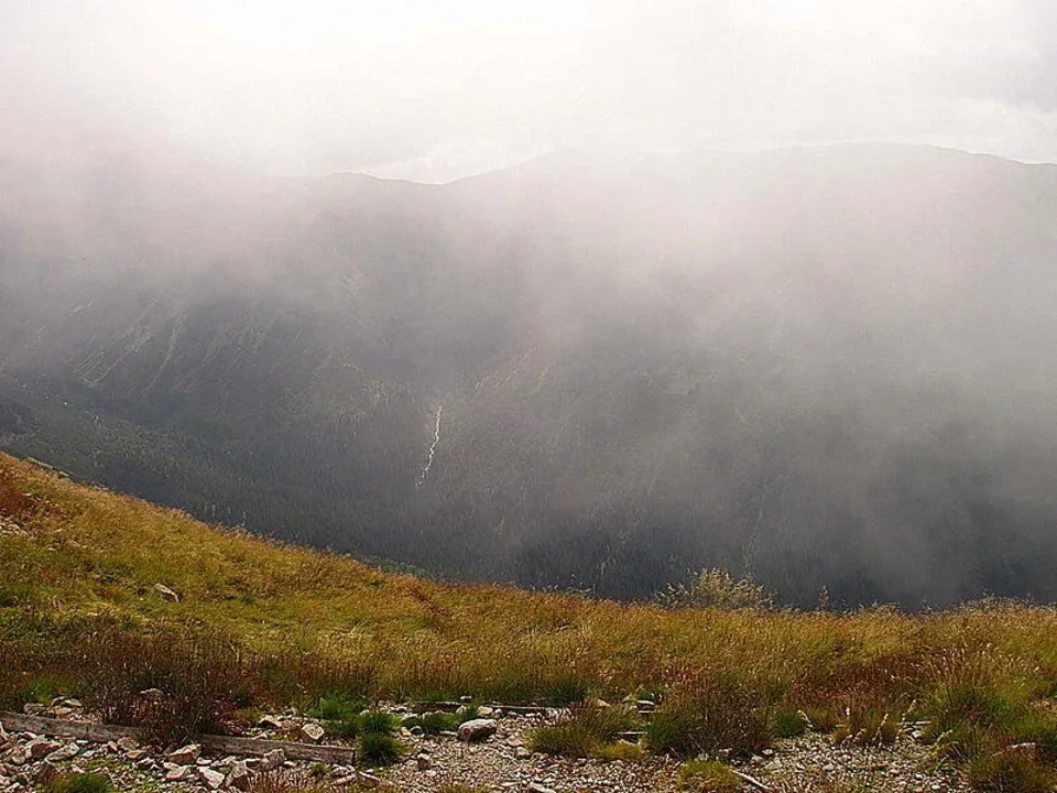 Zamglony widok z Kasprowego Wierchu