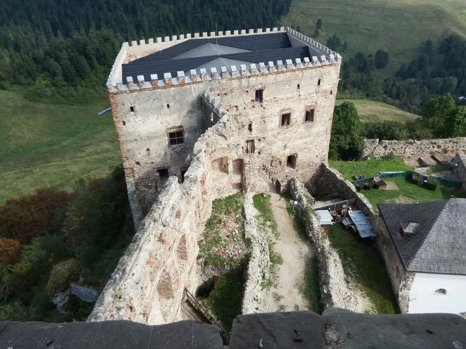 zamek w Starej Lubowli