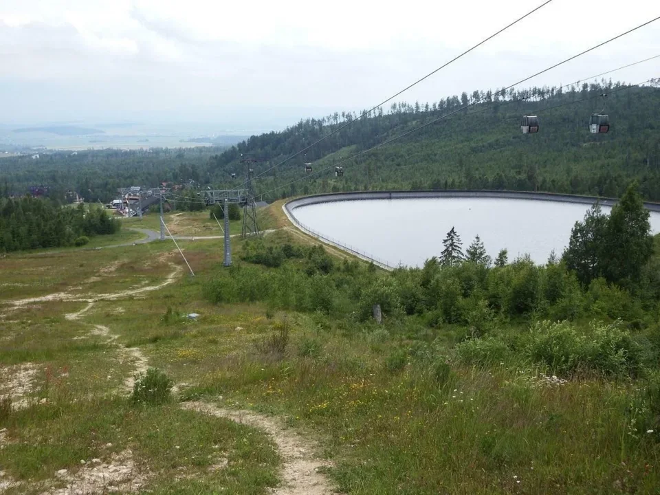 Basen w Tatrzańskiej Łomnicy