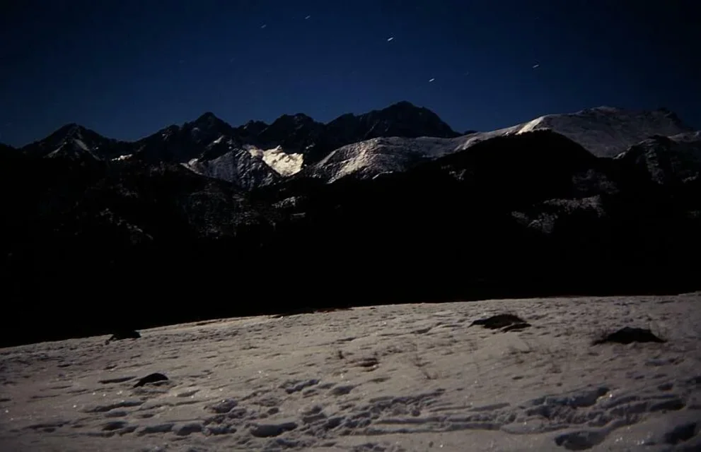 W świetle księżyca. Tatry Wysokie nocą - widok z Rusinowej Polany