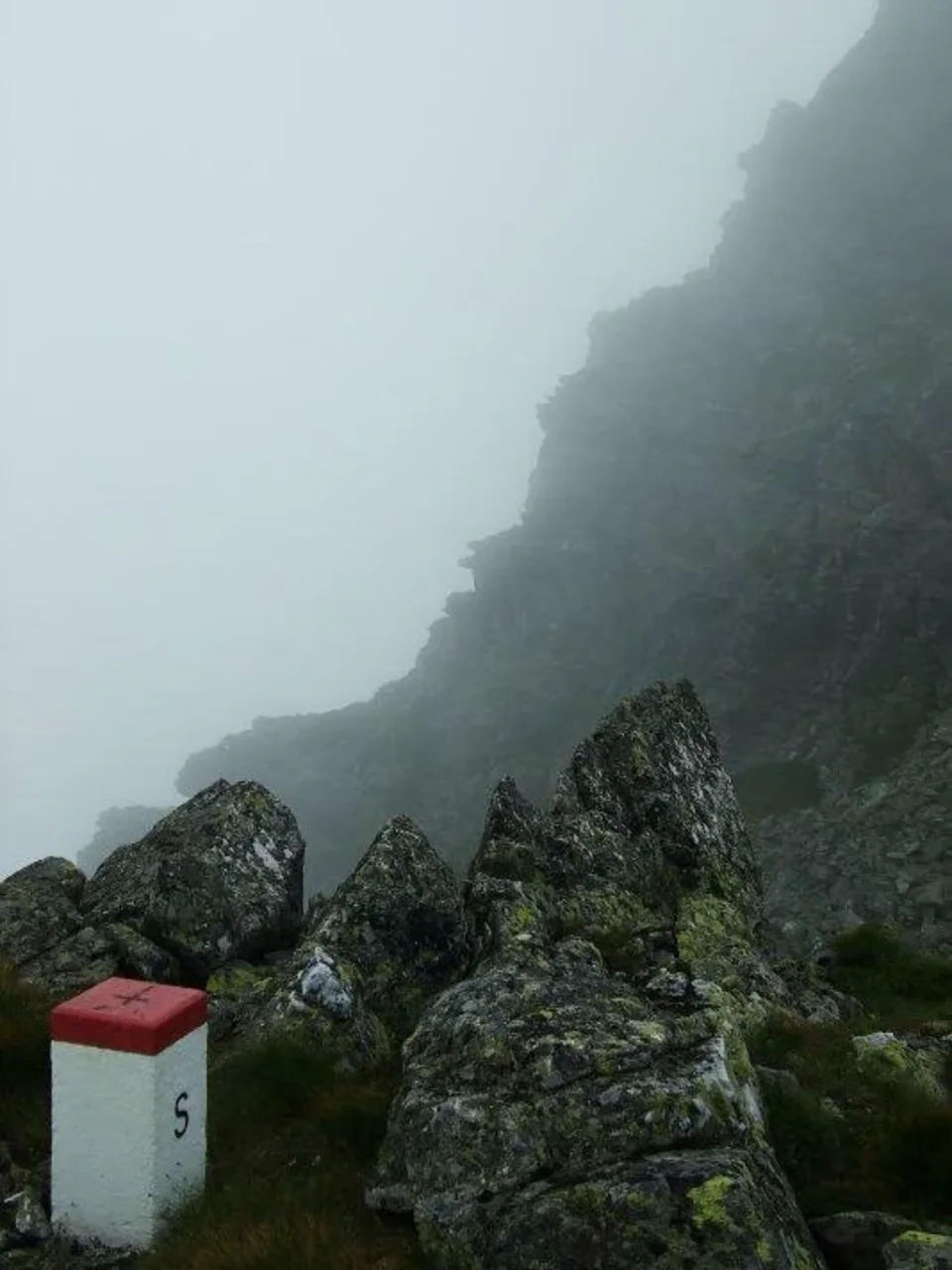 na hranici