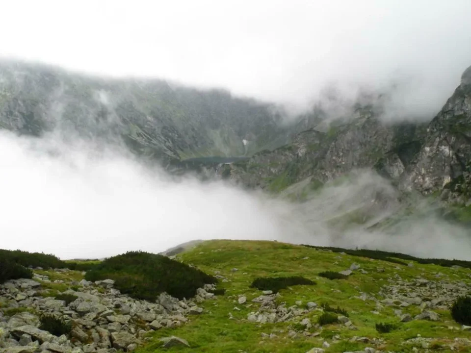 CZARNY STAW POD RYSAMI
