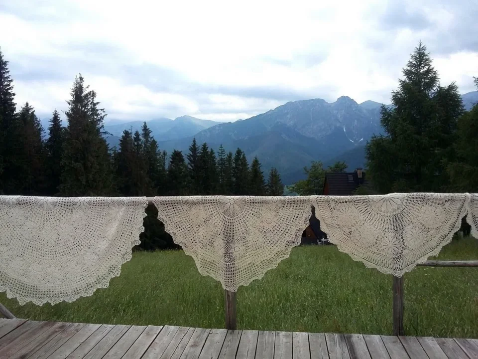 Piękne góry i piękne rękodzieło