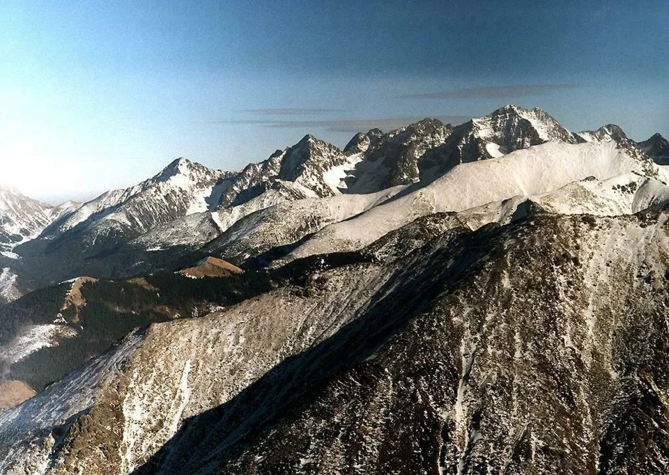 Panorama grupy Łomnicy i Lodowego z grzbietu Koszystej