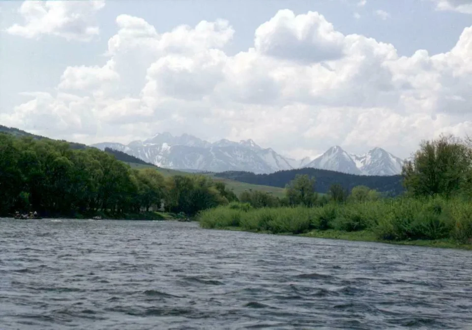 Widok na Tatry ze spływu Dunajcem