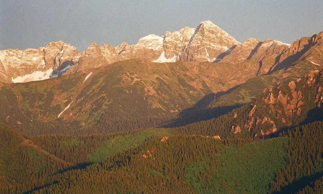 Tatry z  ulicy Salamandra w Kościelisku