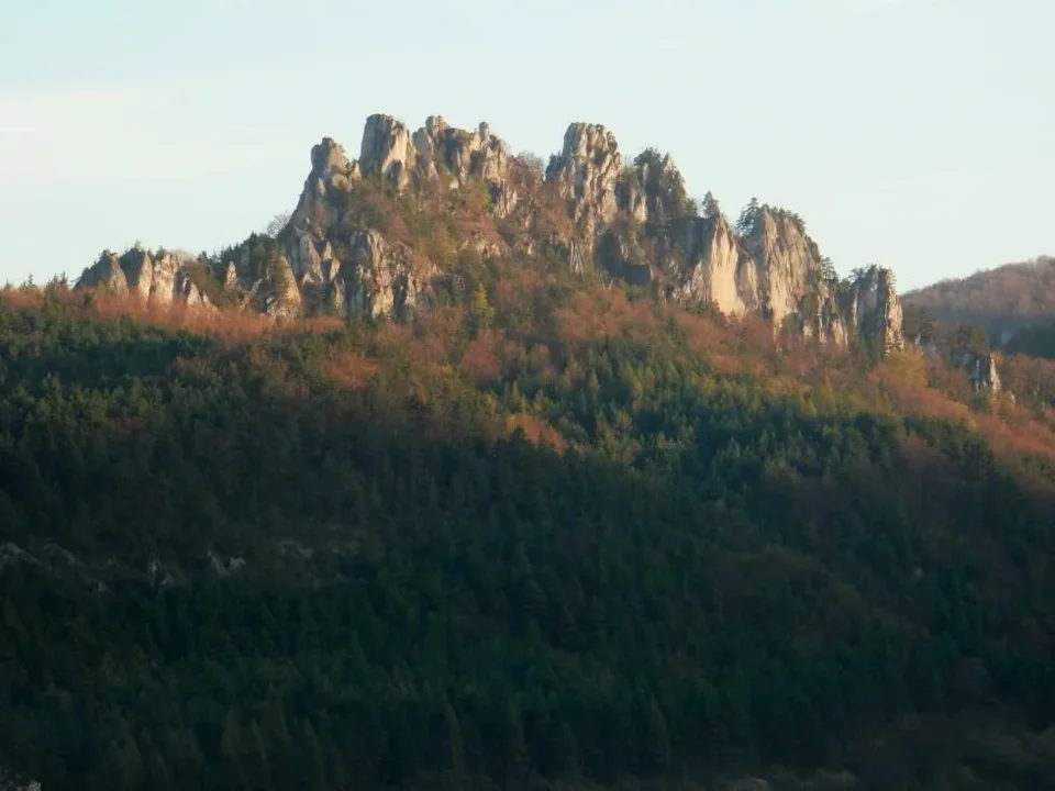 Prirodna rezervacia Sulovske skaly hrad Sulov Sulovske vrchy
