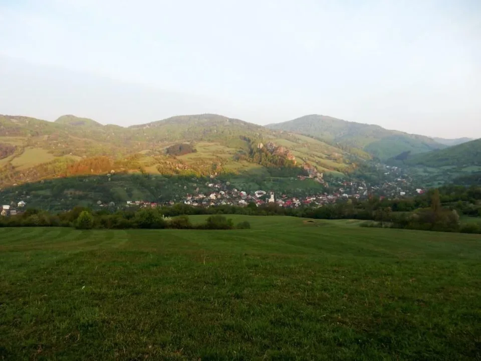 Lednica Lednicke bradla vzadu Kobylinec 911 m