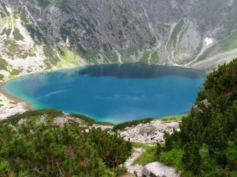 CZARNY STAW POD RYSAMI