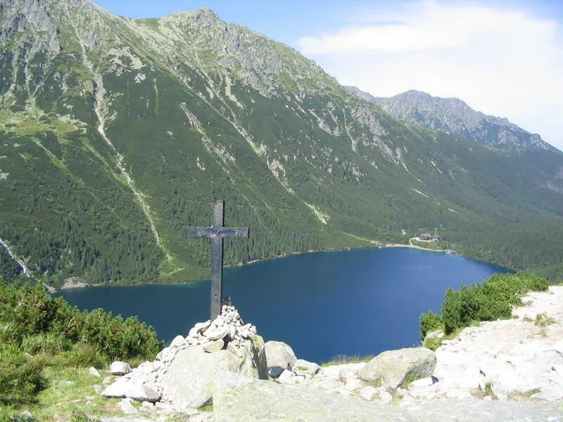 Krzyż nad Czarnym Stawem pod Rysami