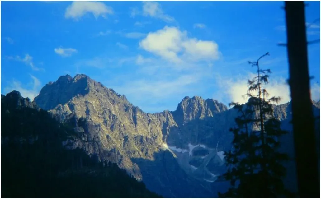 Otoczenie Doliny Kaczej. Widok z drogi do Morskiego Oka