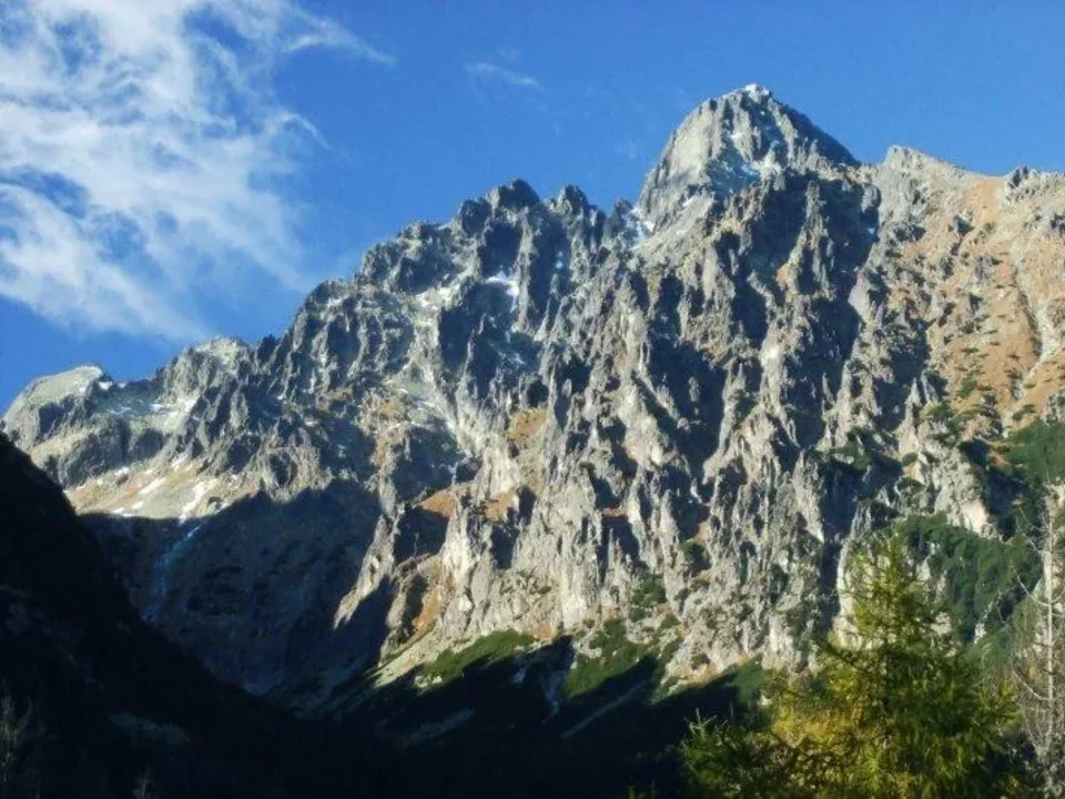 Pysny hreben Lomnicky stit ponad Lomnicky hreben